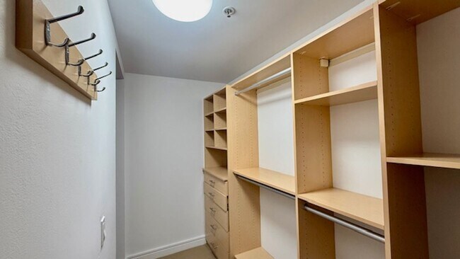 Building Photo - 2BR 2BA @ The BLU in SOMA/South Beach -AMSI