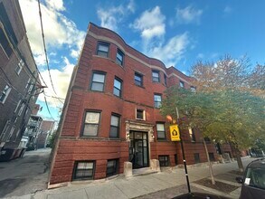 Building Photo - 1361 W Sunnyside Ave