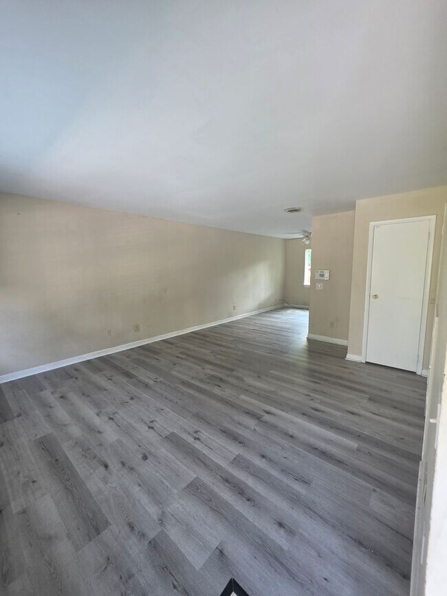 Building Photo - 1769 Tall Pines Cir