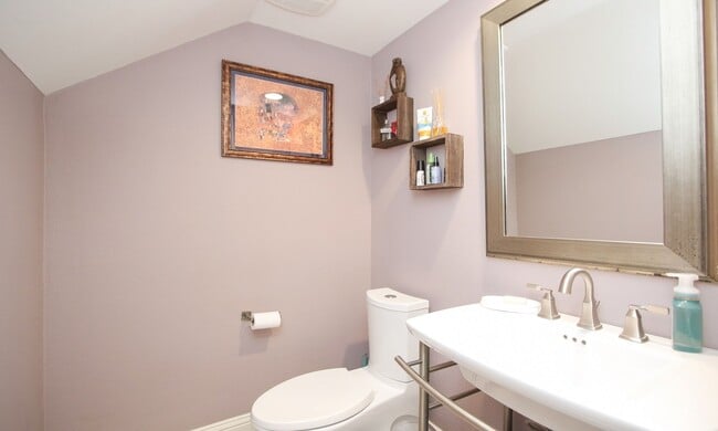 Building Photo - 15 E Breezy Way