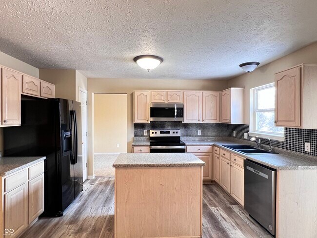 Building Photo - 5913 Sandalwood Dr