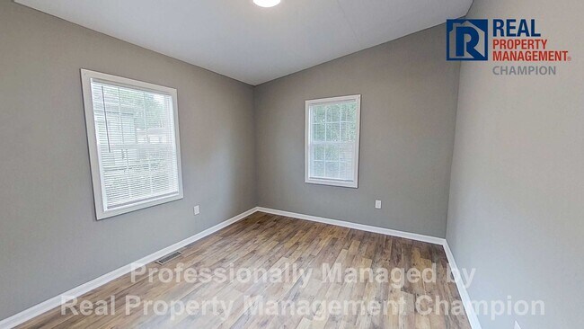 Building Photo - Adorable 3 BD/1 BA Recently Update in the ...
