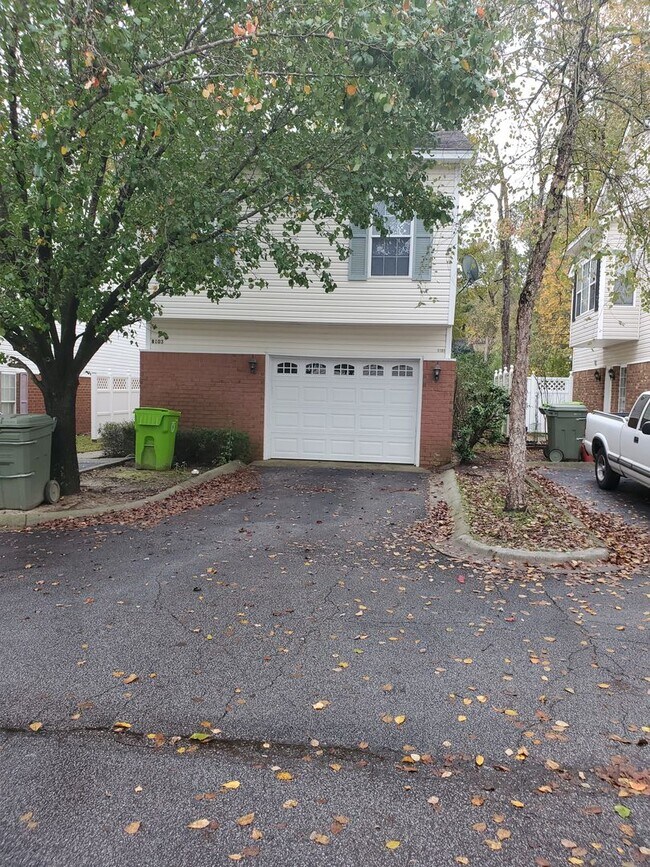 Building Photo - Beautiful 2 Bedroom 2 Bath Available 10/10...