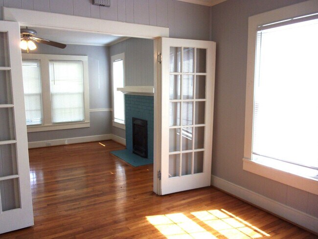 Building Photo - 542 E Black St