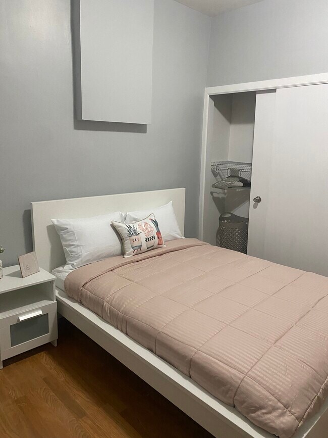 Bedroom 1 - 4934 Hummelsheim Ave