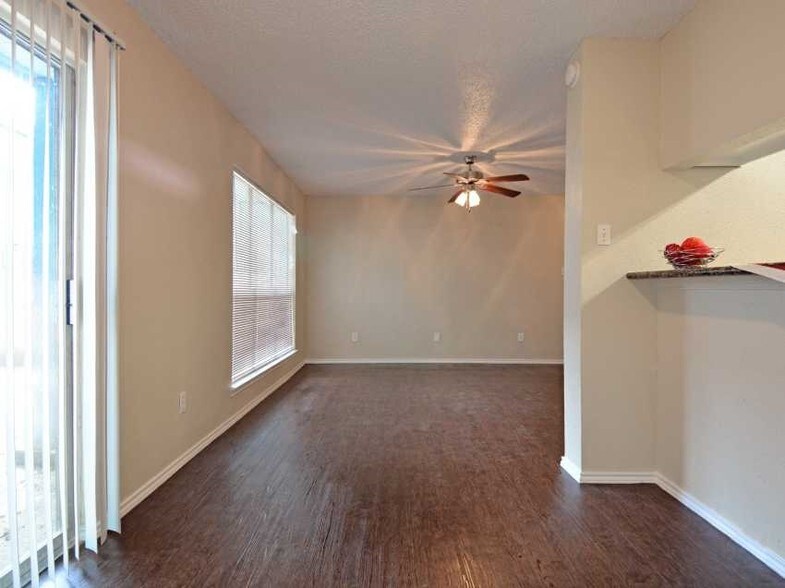 Building Photo - 315 Belmont St