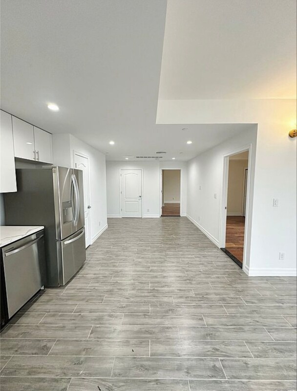 Building Photo - 65-18 Austin St
