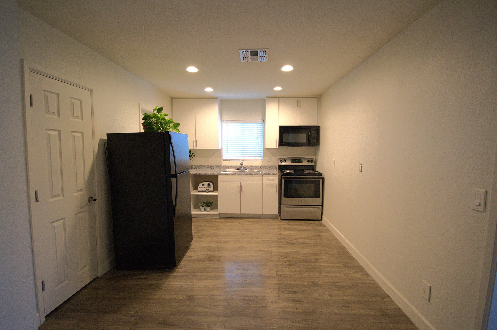 Kitchen - 9632 N 10th Ave