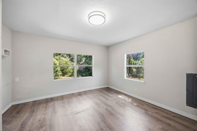 Building Photo - 6437 Spinner Dr