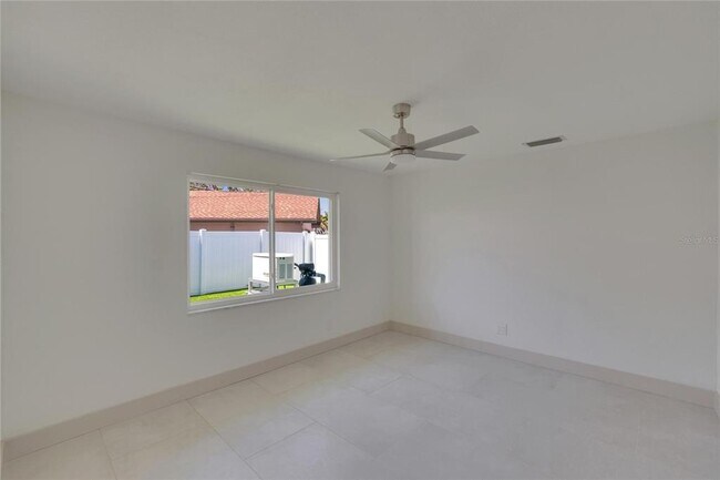 Building Photo - 1492 Sea Gull Dr S