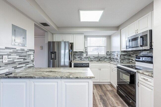 Building Photo - 729 Lori Dr