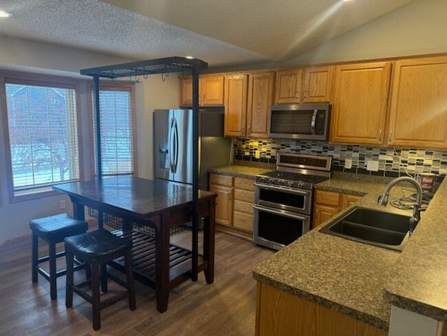 Building Photo - Gorgeous 6 Bed/3 Bath/3 Garage SFH with Screened in Porch, and Firepit in Minnetrista!