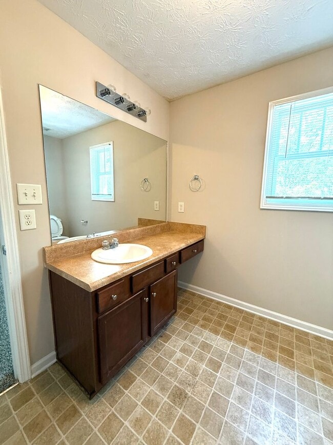 Building Photo - Welcome to this charming 3 bedroom, 2.5 ba...