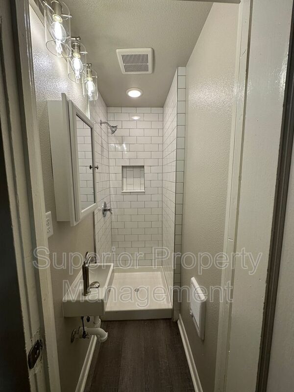 Building Photo - 1011 W 29th St