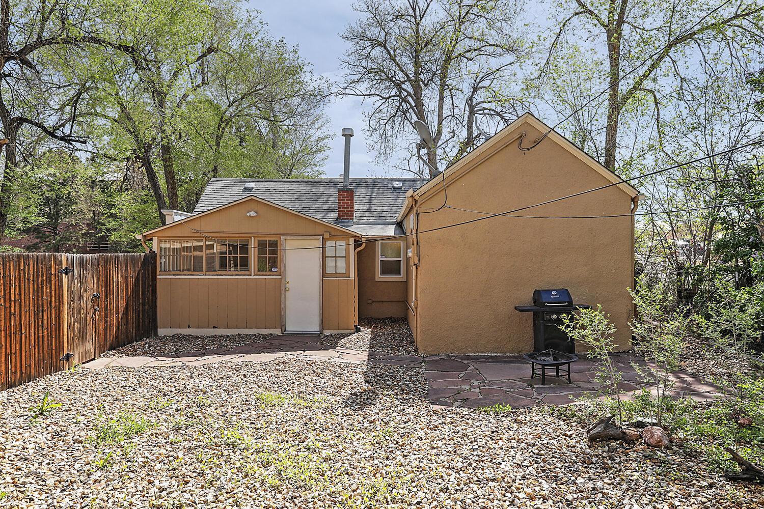 Building Photo - Well-Maintained Cottage with Private Yard ...
