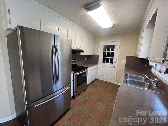 Building Photo - 1369 Little Rd