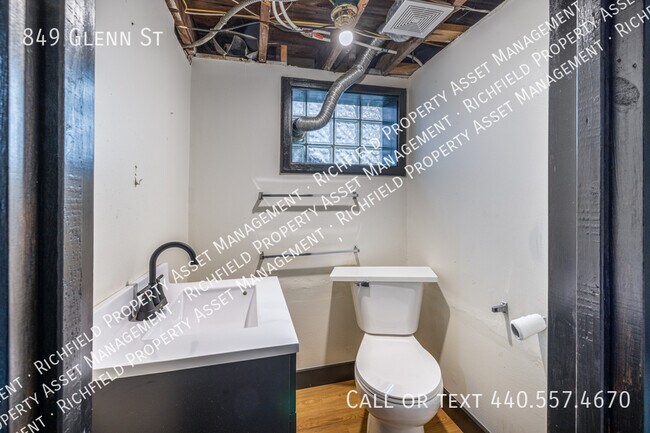 Building Photo - 849 Glenn St