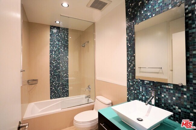 Building Photo - 2016 Euclid St