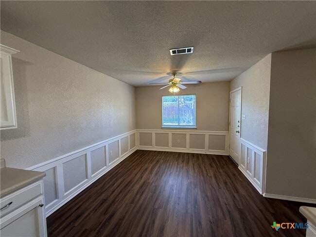 Building Photo - 3401 Beagle Ct