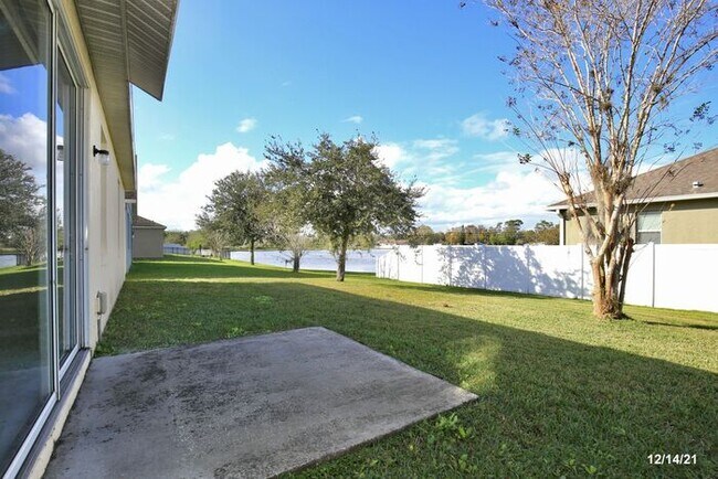 Building Photo - Beautiful 4/2 Home with a Spacious 2 Car G...