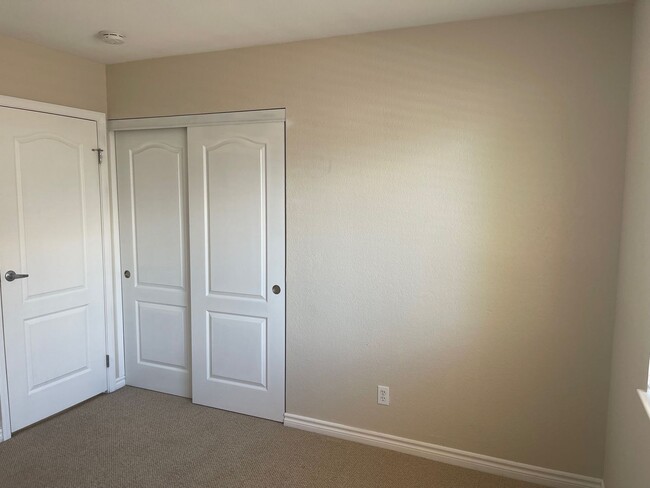 Building Photo - ***GORGEOUS SINGLE STORY BEAUTY IN THE HEA...
