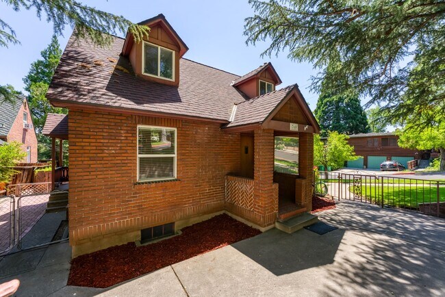 Building Photo - 760 Marsh Ave