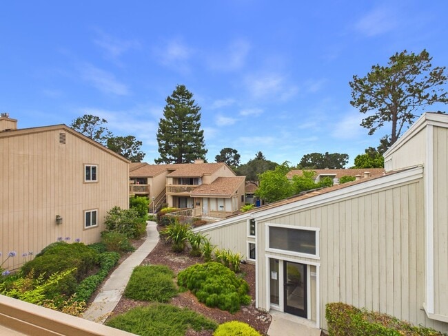 Building Photo - 2 Bedroom Condo at Kimberly Place in Monterey