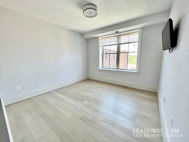 Building Photo - 1451 Park Rd NW