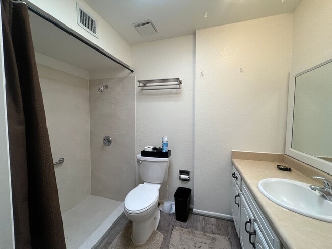 Building Photo - 3-bedroom 2 baths home