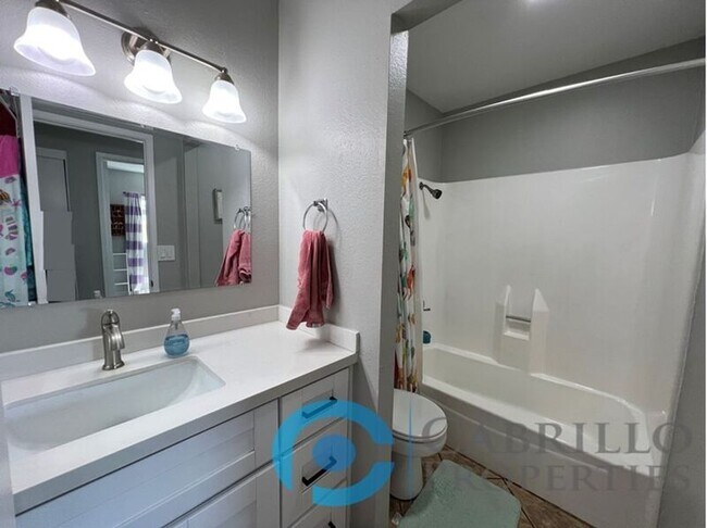 Building Photo - 2419 Fieldlane Pl