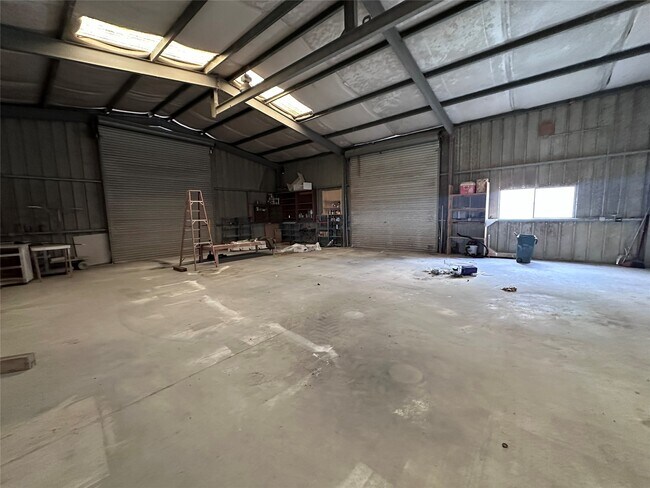 Building Photo - 1204 Co Rd 408