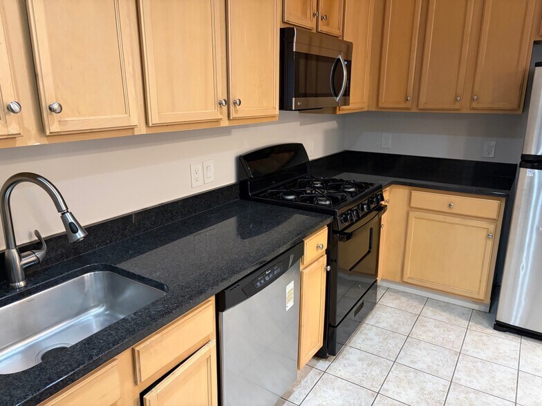 Building Photo - 2665 Prosperity Ave