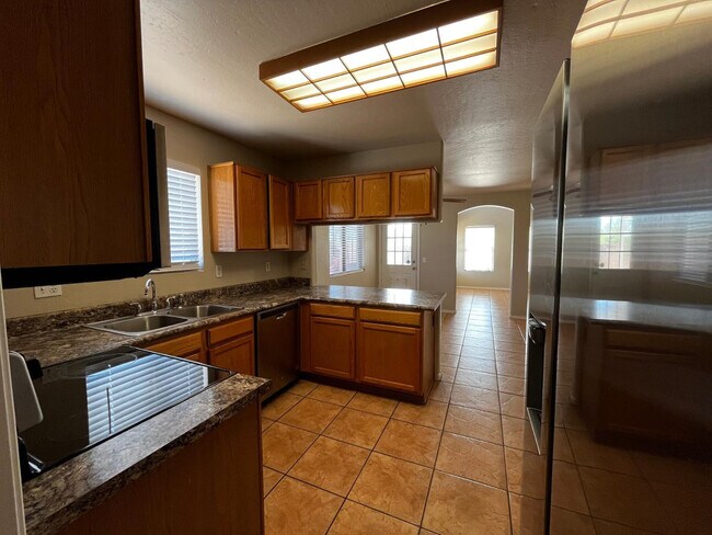 Building Photo - 8802 E University Dr