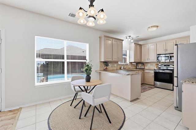 Building Photo - 4704 Ericksen Dr