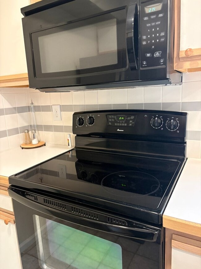 Building Photo - 2 Bedroom 2.5 Bath Home in Kitty Hawk $2150/mo