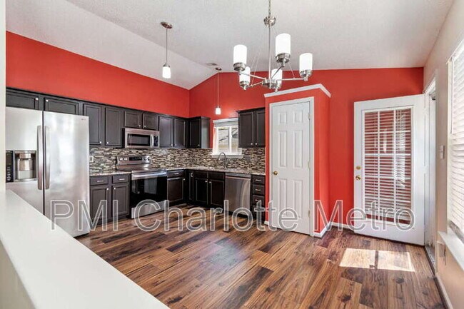 Building Photo - 3807 Crimson Wing Dr