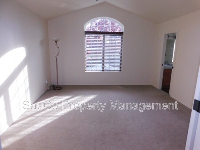 Building Photo - 1218 34th Pl