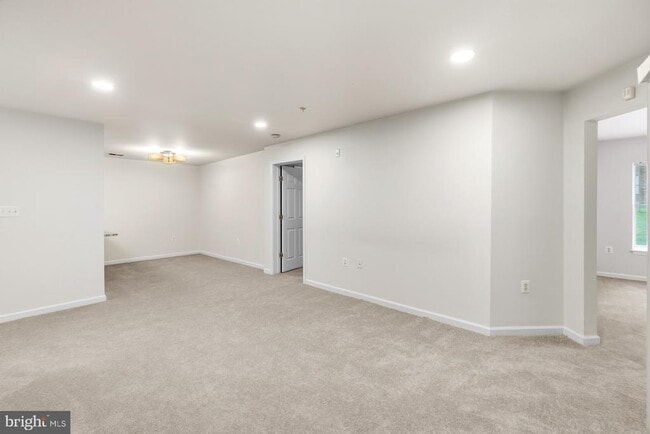 Building Photo - 6610 Lake Park Dr