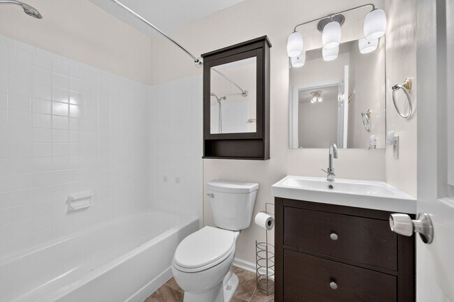 Building Photo - 5619 Ridge View Dr
