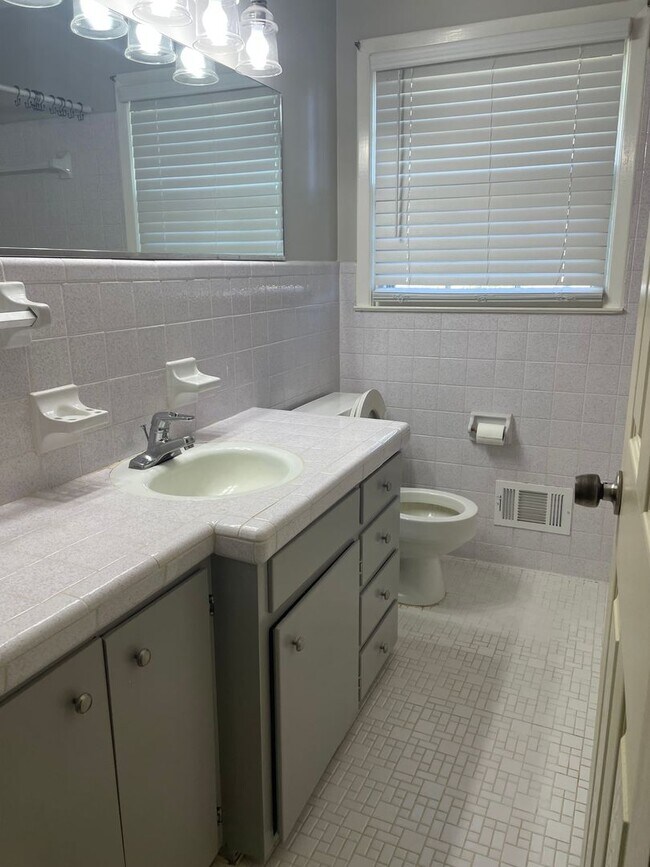 Building Photo - 3 Bedroom Home in North Lowndes County