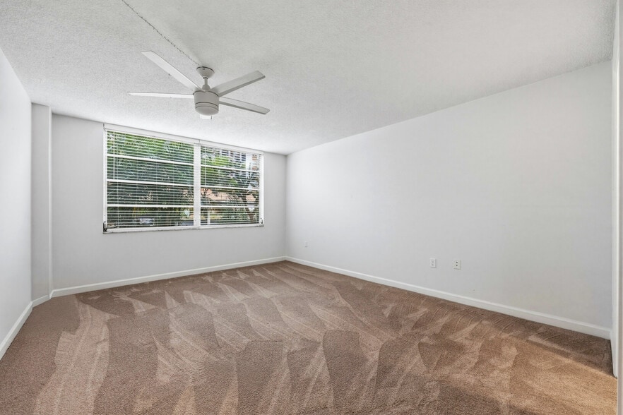 Master Bedroom - 2650 Pearce Dr