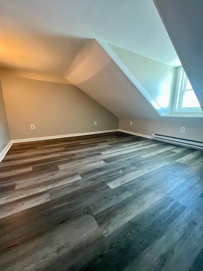 Building Photo - 713 S 2nd St