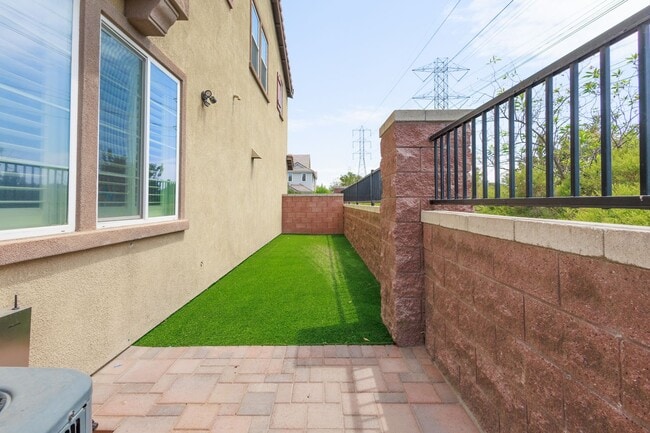 Building Photo - 16220 Retreat Ct