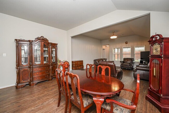 Building Photo - 15111 Longleaf Frst Dr
