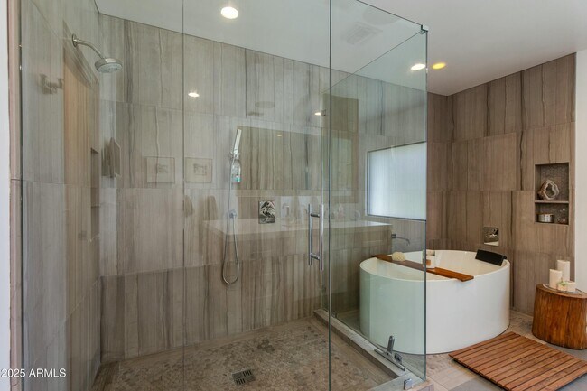 Building Photo - 3601 N 55th Pl