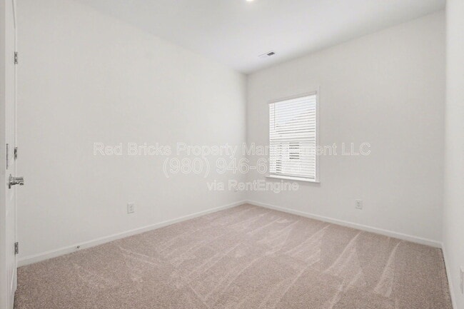 Building Photo - 2007 Hawksworth Ln