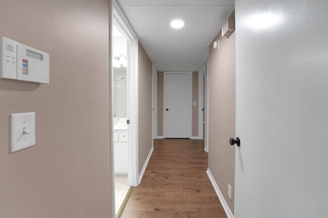 Building Photo - Charming 3BR Condo in Charlotte