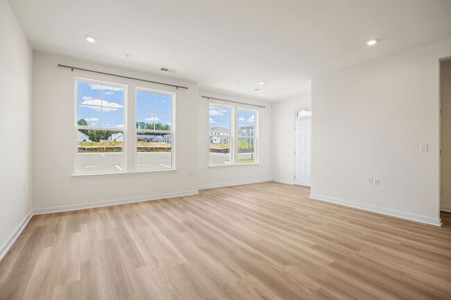 Building Photo - Brand New 2 Bedroom Condo Located in Midlo...