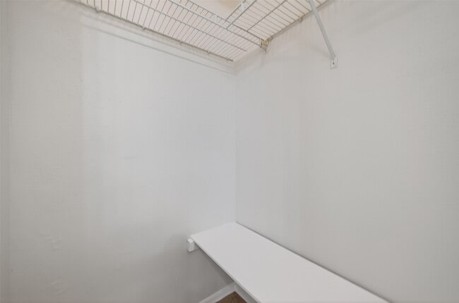 Building Photo - 5205 Beaverbrook Dr