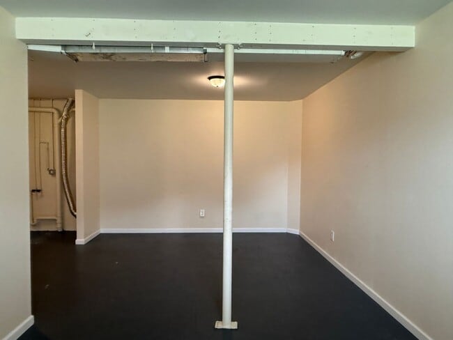 Building Photo - 129 Meadowlark Drive